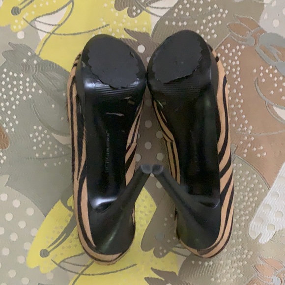EUC-BCBG-Calfhair-Animal Print Heels-Size 6.5 - Picture 3 of 9